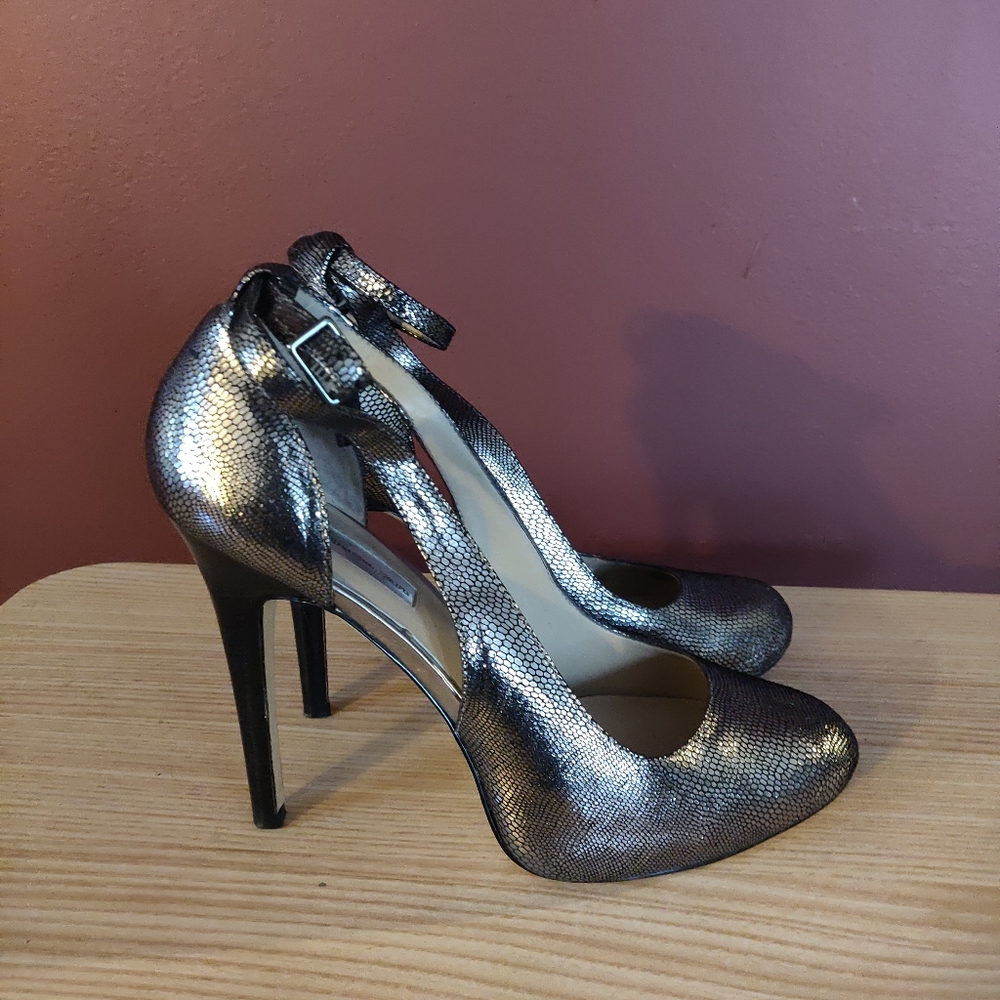 INC International Concepts Silver Platform Pump, 9